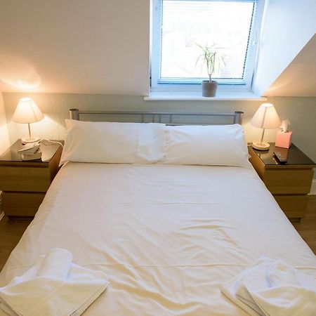 Leonardos Guest House Swansea Bagian luar foto