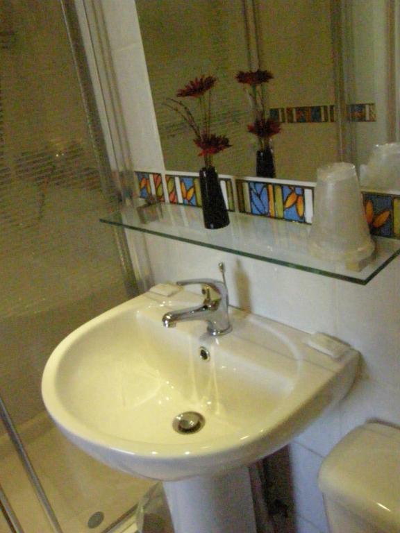 Leonardos Guest House Swansea Ruang foto