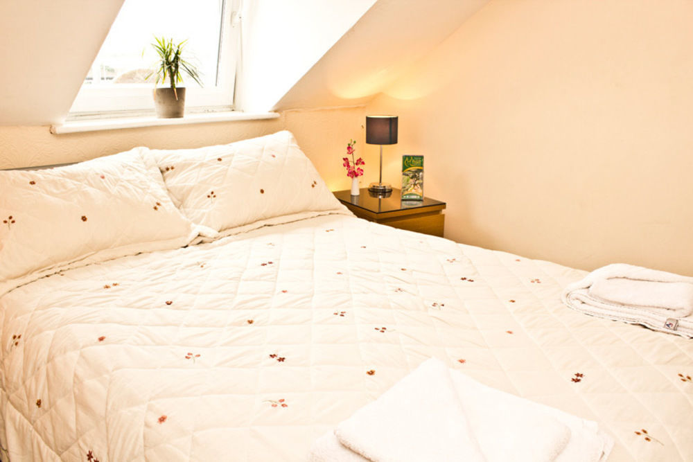 Leonardos Guest House Swansea Bagian luar foto