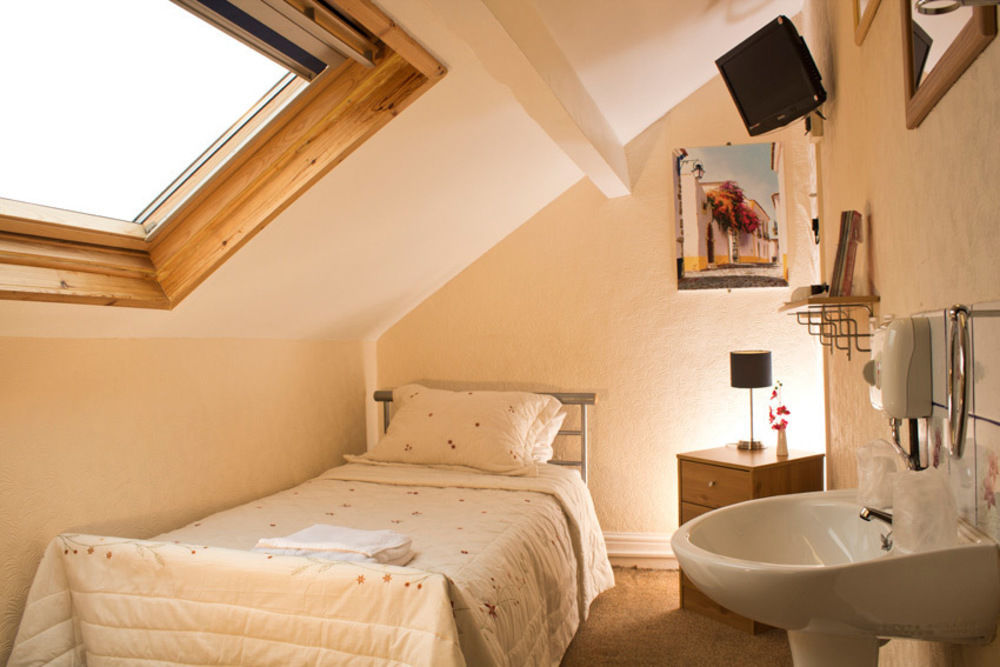 Leonardos Guest House Swansea Bagian luar foto