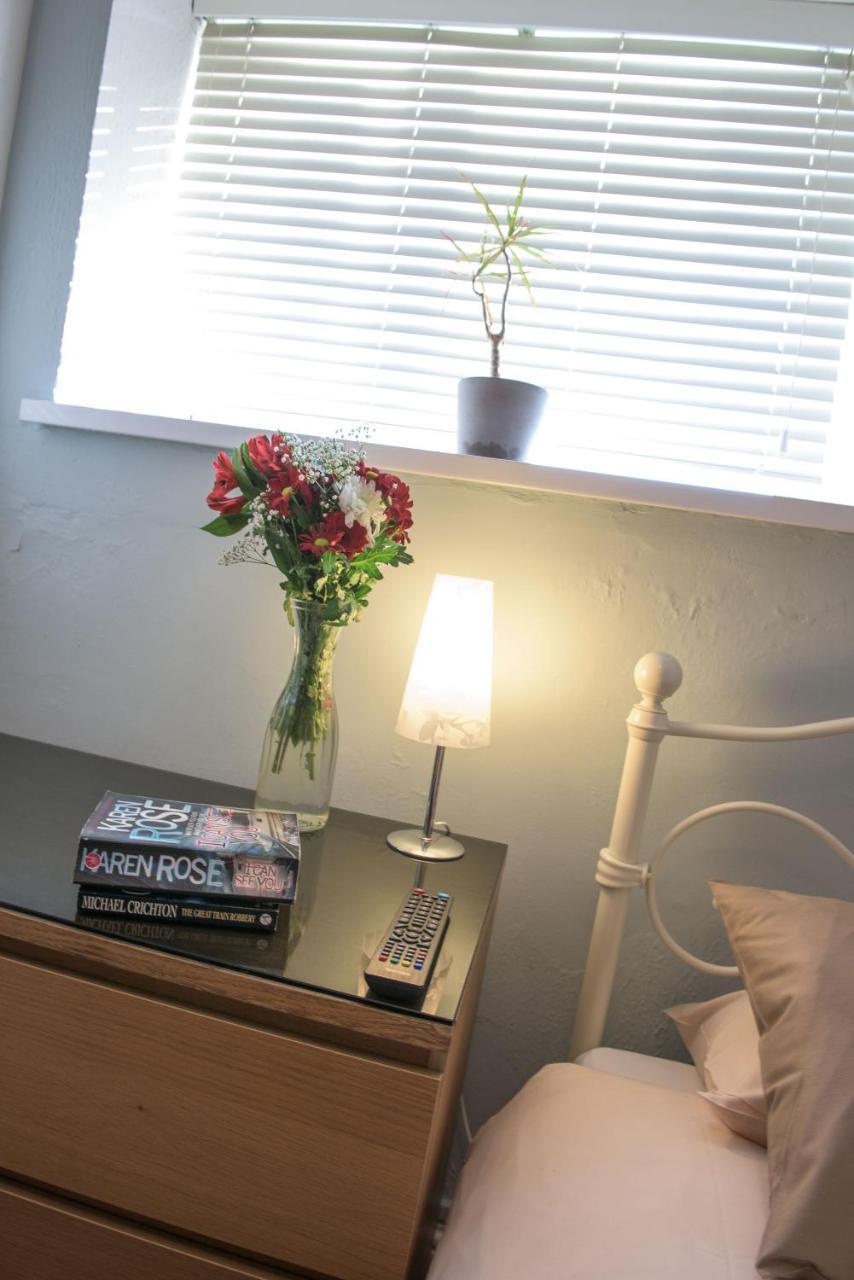 Leonardos Guest House Swansea Bagian luar foto