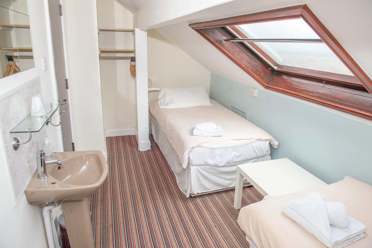Leonardos Guest House Swansea Bagian luar foto