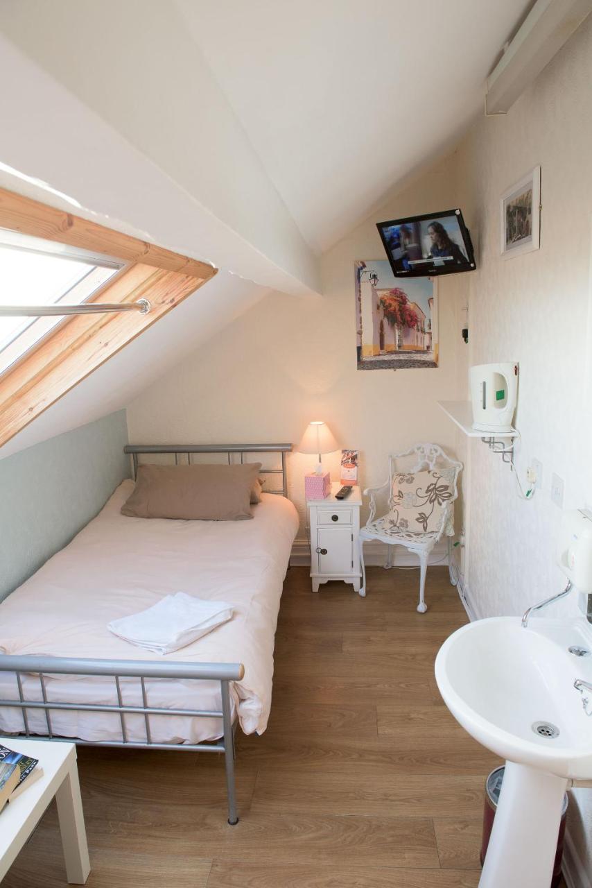 Leonardos Guest House Swansea Bagian luar foto