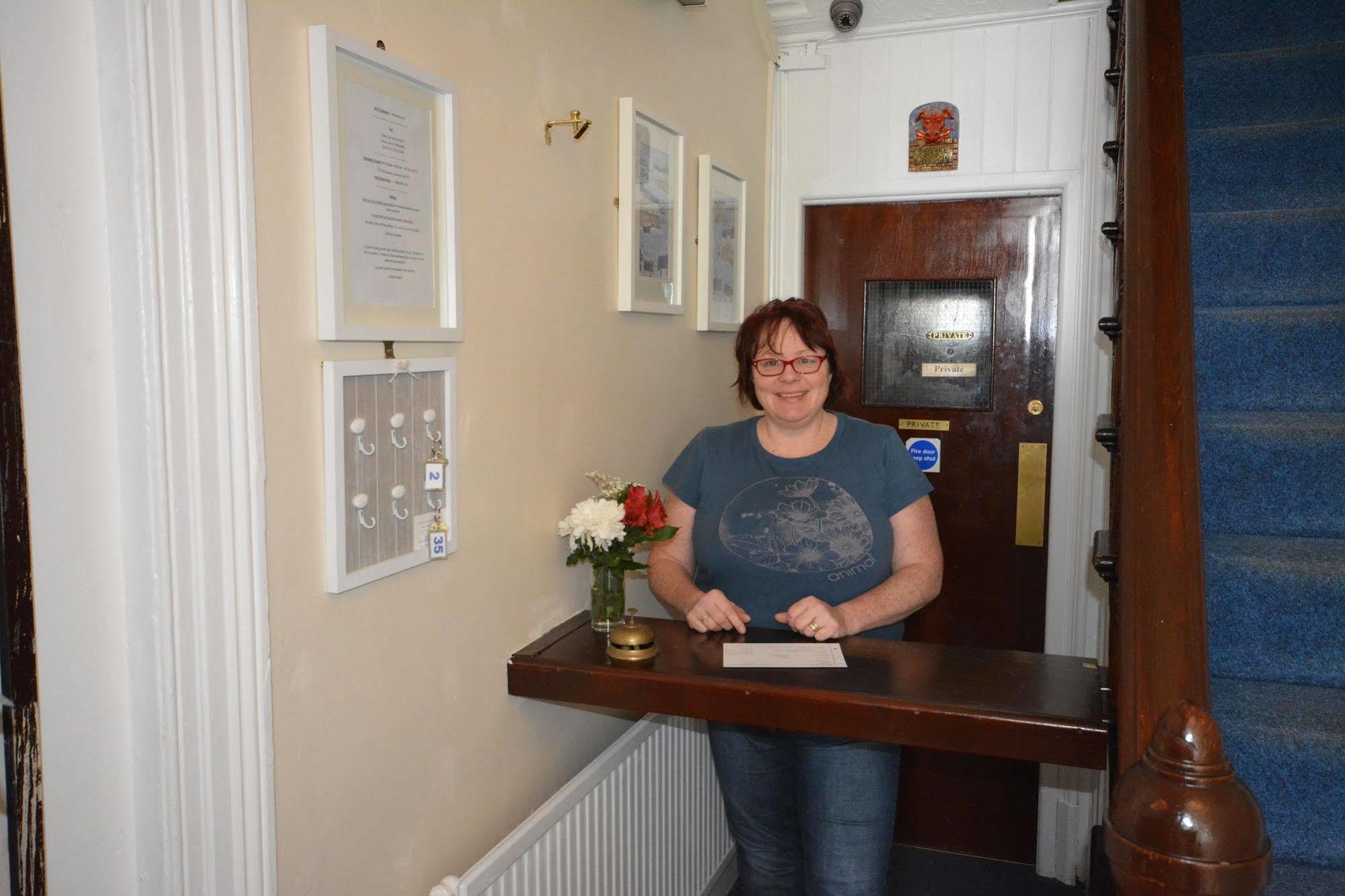 Leonardos Guest House Swansea Bagian luar foto